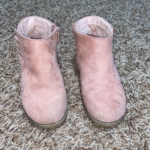 Girls soft feeling Booties size 11. Great Shape.